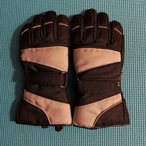 Thinsulate Insulated Gloves. Black, gray.